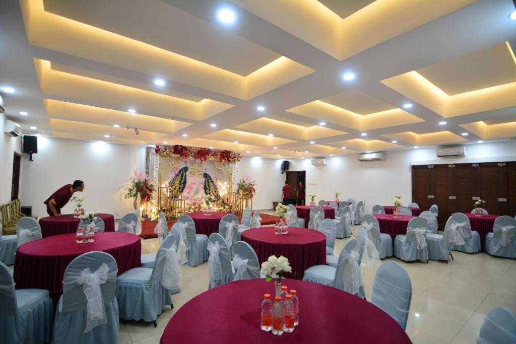 Maesa Hotel Ponorogo Exteriör bild