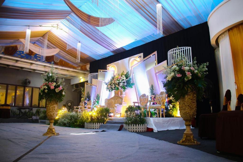 Maesa Hotel Ponorogo Exteriör bild