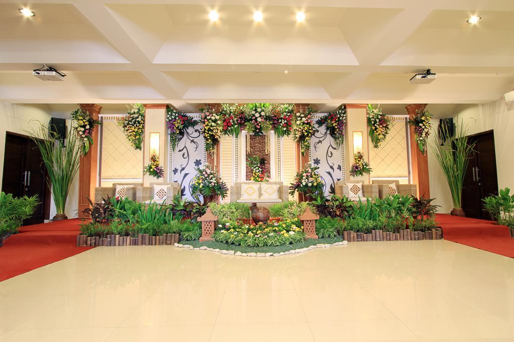 Maesa Hotel Ponorogo Exteriör bild