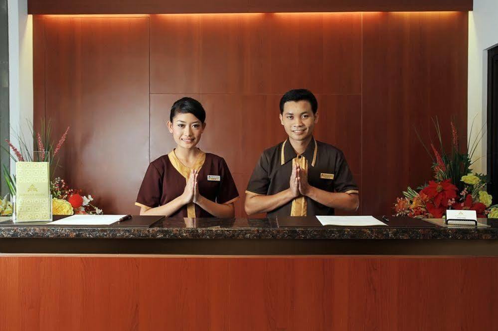 Maesa Hotel Ponorogo Exteriör bild
